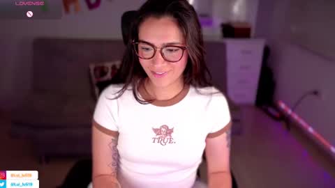 Snapshot of soyabby_ chatting on 03-11-25, 02:32 Luisa online show from 03-11-25, 02:32