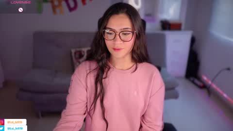 Snapshot of soyabby_ chatting on 03-11-25, 10:09 Luisa online show from 03-11-25, 10:09