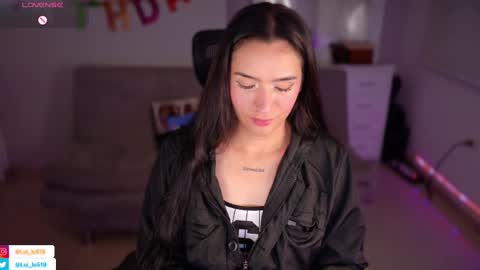 Snapshot of soyabby_ chatting on 03-12-25, 11:12 Luisa online show from 03-12-25, 11:12