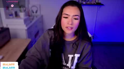 Snapshot of soyabby_ chatting on 10-19-25, 05:13 Luisa online show from 10-19-25, 05:13