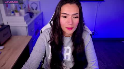 Snapshot of soyabby_ chatting on 11-02-25, 10:45 Luisa online show from 11-02-25, 10:45