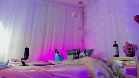      25  online show from 01-06-25, 01:42