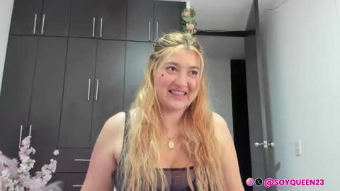 SoyQueen online show from 10-22-25, 04:13