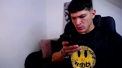 Snapshot of soyraydimarco_ chatting on 12-27-24, 06:20 RayDimarco  independent model online show from 12-27-24, 06:20