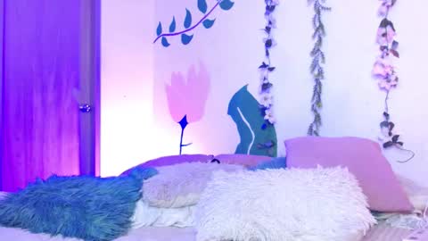 Snapshot of soysilvanna_ chatting on 03-12-25, 05:24 online show from 03-12-25, 05:24