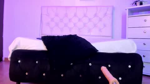 Snapshot of soysilvanna_ chatting on 10-05-25, 01:15 online show from 10-05-25, 01:15