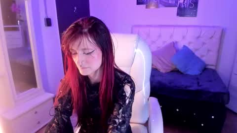 Snapshot of soysilvanna_ chatting on 11-13-25, 01:59 online show from 11-13-25, 01:59