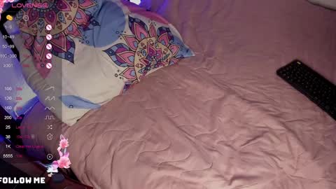 Snapshot of soyvane chatting on 12-16-24, 12:15 VANESSA online show from 12-16-24, 12:15