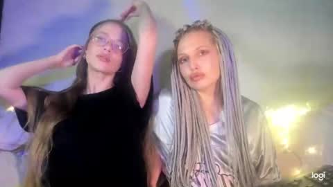 Viki and Chloe online show from 07-11-26, 02:36
