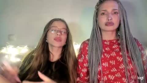 Viki and Chloe online show from 07-20-26, 11:51