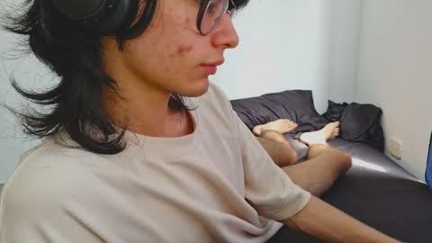 Snapshot of spaiseebuhnaanuh chatting on 03-04-25, 03:26 Roger online show from 03-04-25, 03:26