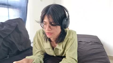 Snapshot of spaiseebuhnaanuh chatting on 03-05-25, 04:02 Roger online show from 03-05-25, 04:02