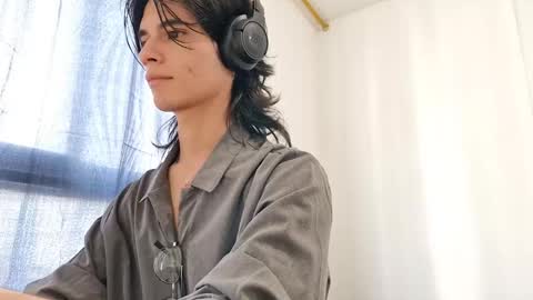 Snapshot of spaiseebuhnaanuh chatting on 03-05-25, 07:27 Roger online show from 03-05-25, 07:27