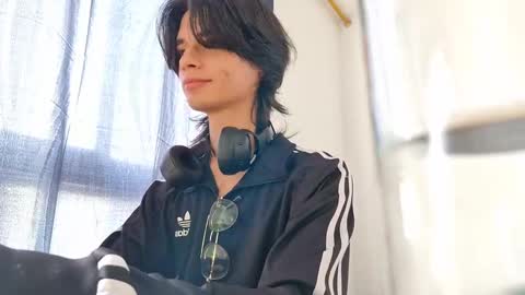 Snapshot of spaiseebuhnaanuh chatting on 03-06-25, 05:22 Roger online show from 03-06-25, 05:22