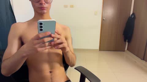 Snapshot of spaiseebuhnaanuh chatting on 09-15-25, 09:53 Roger online show from 09-15-25, 09:53