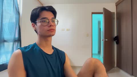 Snapshot of spaiseebuhnaanuh chatting on 09-19-25, 02:51 Roger online show from 09-19-25, 02:51