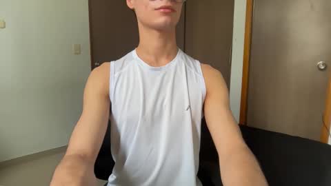 Snapshot of spaiseebuhnaanuh chatting on 09-25-25, 07:50 Roger online show from 09-25-25, 07:50