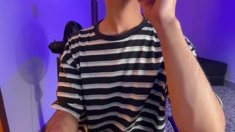 Snapshot of spaiseebuhnaanuh chatting on 10-11-25, 12:10 Roger online show from 10-11-25, 12:10