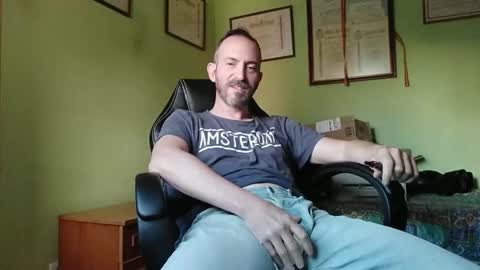 Manu  online show from 10-14-25, 04:19