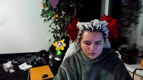 Snapshot of spanking_girls chatting on 01-03-25, 01:48 Evgenia online show from 01-03-25, 01:48