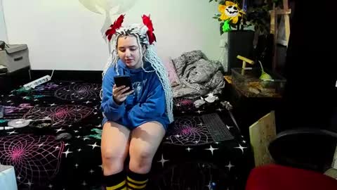 Snapshot of spanking_girls chatting on 01-08-25, 09:00 Evgenia online show from 01-08-25, 09:00