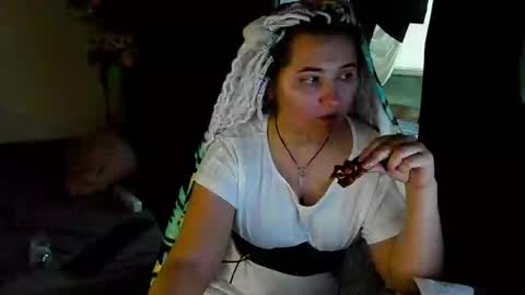 Snapshot of spanking_girls chatting on 01-21-25, 06:33 Evgenia online show from 01-21-25, 06:33