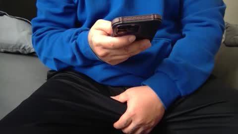 Snapshot of sparehamster chatting on 11-17-25, 01:28 sparehamster online show from 11-17-25, 01:28