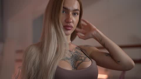 Snapshot of sparks__daisy chatting on 12-09-24, 02:49 DAISY online show from 12-09-24, 02:49