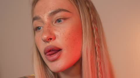 Snapshot of sparks__daisy chatting on 12-12-24, 12:55 DAISY online show from 12-12-24, 12:55