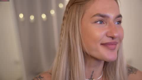 Snapshot of sparks__daisy chatting on 12-14-24, 03:15 DAISY online show from 12-14-24, 03:15