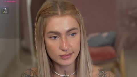 Snapshot of sparks__daisy chatting on 12-17-24, 06:20 DAISY online show from 12-17-24, 06:20