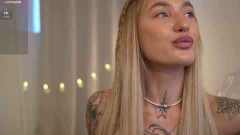 Snapshot of sparks__daisy chatting on 12-20-24, 11:00 DAISY online show from 12-20-24, 11:00