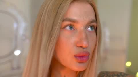 Snapshot of sparks__daisy chatting on 12-21-24, 01:10 DAISY online show from 12-21-24, 01:10