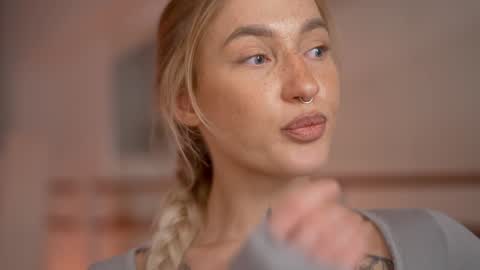 Snapshot of sparks__daisy chatting on 12-26-24, 03:31 DAISY online show from 12-26-24, 03:31