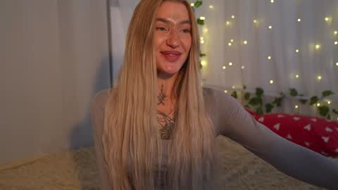 Snapshot of sparks__daisy chatting on 01-04-25, 09:31 DAISY online show from 01-04-25, 09:31