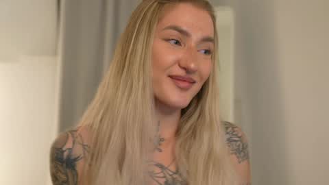 Snapshot of sparks__daisy chatting on 01-13-25, 02:32 DAISY online show from 01-13-25, 02:32