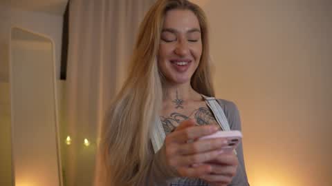 Snapshot of sparks__daisy chatting on 01-15-25, 03:39 DAISY online show from 01-15-25, 03:39