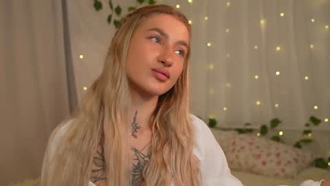 Snapshot of sparks__daisy chatting on 01-23-25, 09:29 DAISY online show from 01-23-25, 09:29