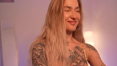 Snapshot of sparks__daisy chatting on 01-26-25, 01:47 DAISY online show from 01-26-25, 01:47