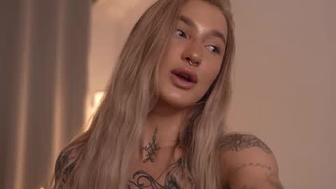 Snapshot of sparks__daisy chatting on 02-14-25, 03:36 DAISY online show from 02-14-25, 03:36