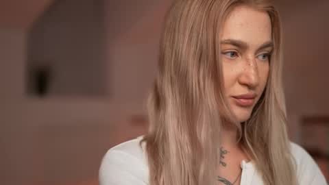 Snapshot of sparks__daisy chatting on 02-15-25, 03:39 DAISY online show from 02-15-25, 03:39