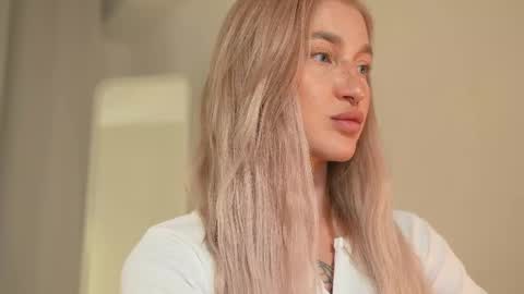 Snapshot of sparks__daisy chatting on 02-16-25, 03:05 DAISY online show from 02-16-25, 03:05