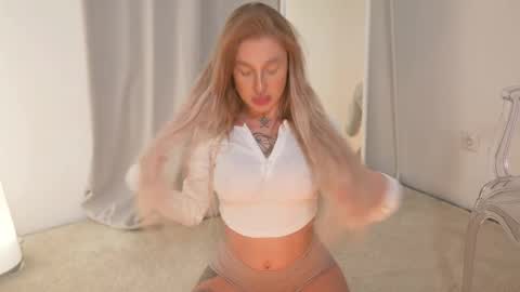 Snapshot of sparks__daisy chatting on 02-16-25, 06:32 DAISY online show from 02-16-25, 06:32