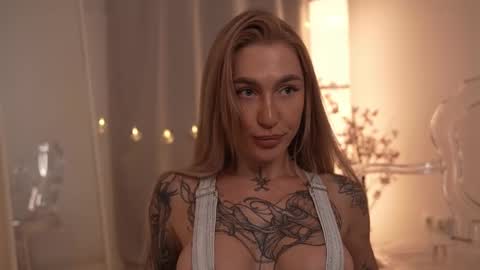 Snapshot of sparks__daisy chatting on 02-18-25, 05:21 DAISY online show from 02-18-25, 05:21