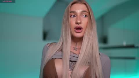 Snapshot of sparks__daisy chatting on 02-22-25, 04:40 DAISY online show from 02-22-25, 04:40