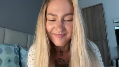 Snapshot of sparks__daisy chatting on 09-11-25, 07:08 DAISY online show from 09-11-25, 07:08