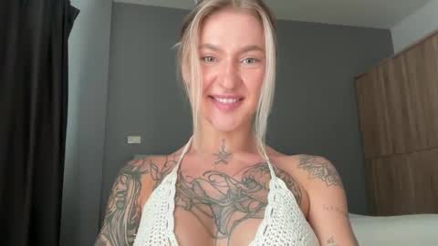 Snapshot of sparks__daisy chatting on 11-15-25, 08:44 DAISY online show from 11-15-25, 08:44