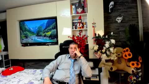 Snapshot of spartandaddy48 chatting on 05-14-26, 12:06 Spartan online show from 05-14-26, 12:06