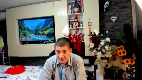 Snapshot of spartandaddy48 chatting on 05-16-26, 08:07 Spartan online show from 05-16-26, 08:07