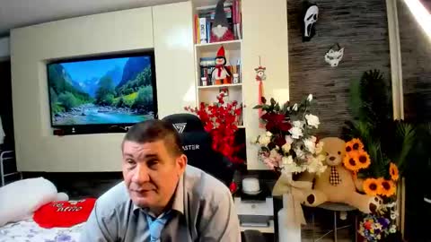 Snapshot of spartandaddy48 chatting on 05-17-26, 04:36 Spartan online show from 05-17-26, 04:36